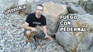 Cómo Hacer Fuego con un Pedernal