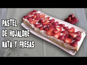 Pastel de Hojaldre con Nata y Fresas